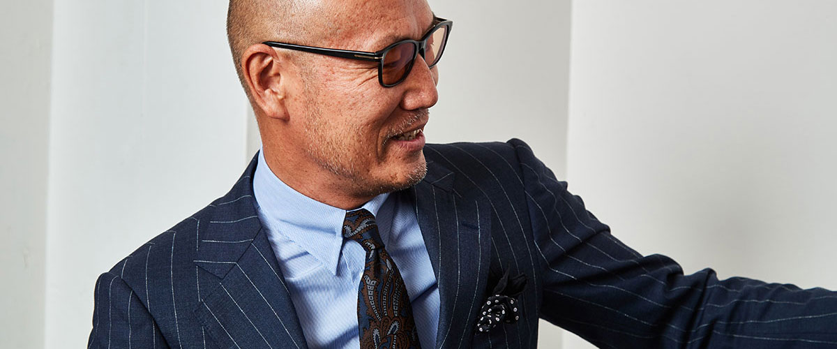 ネイビーファブリックを見定める森岡氏